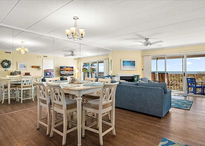 Holiday home Stunning Direct Ocean Front 3 Bedroom With Outdoor Pool! *