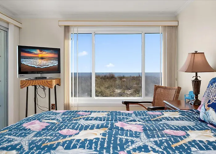 Stunning Direct Ocean Front 3 Bedroom With Outdoor Pool! *