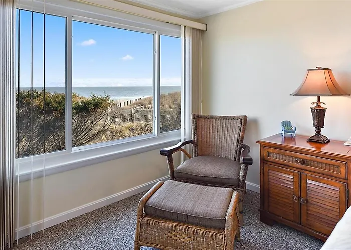 Holiday home Stunning Direct Ocean Front 3 Bedroom With Outdoor Pool! *