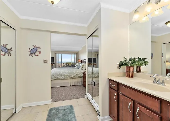 Holiday home Stunning Direct Ocean Front 3 Bedroom With Outdoor Pool! *