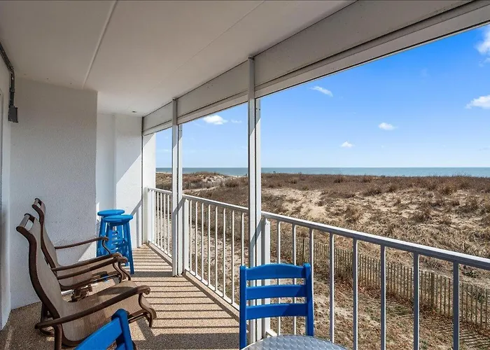 Stunning Direct Ocean Front 3 Bedroom With Outdoor Pool! Holiday home *