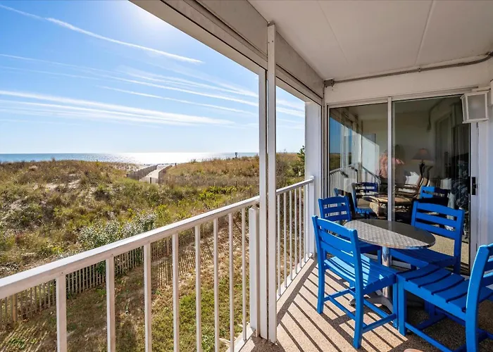 Stunning Direct Ocean Front 3 Bedroom With Outdoor Pool! Holiday home *