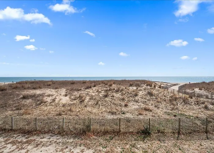 Stunning Direct Ocean Front 3 Bedroom With Outdoor Pool! *